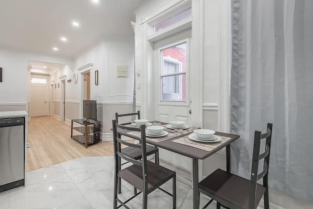 Фото Huge and Lovely 16br Apt