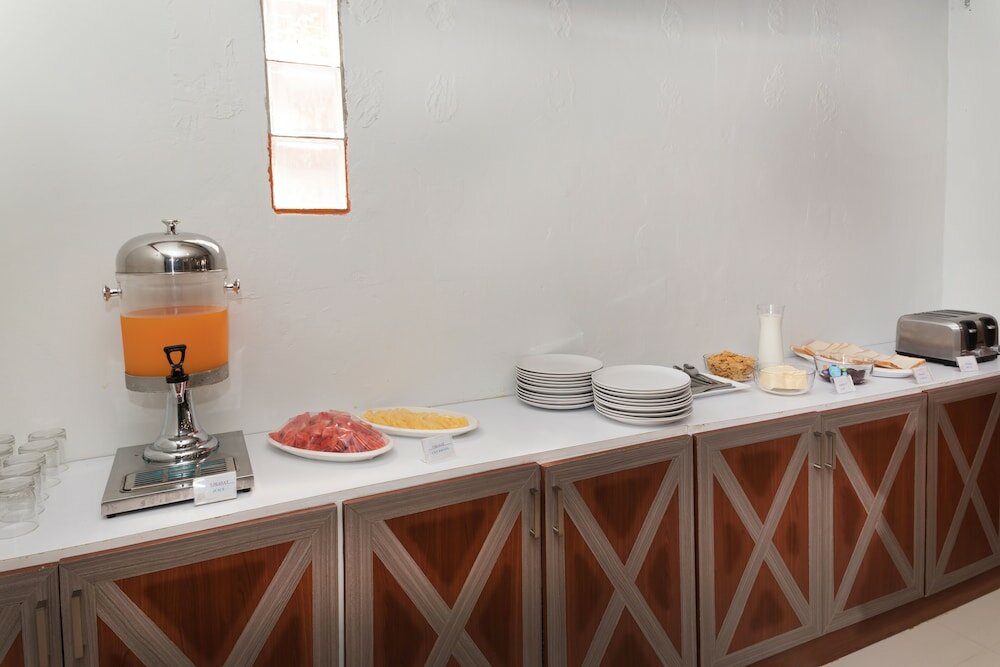 Фото Regenta Central Residency