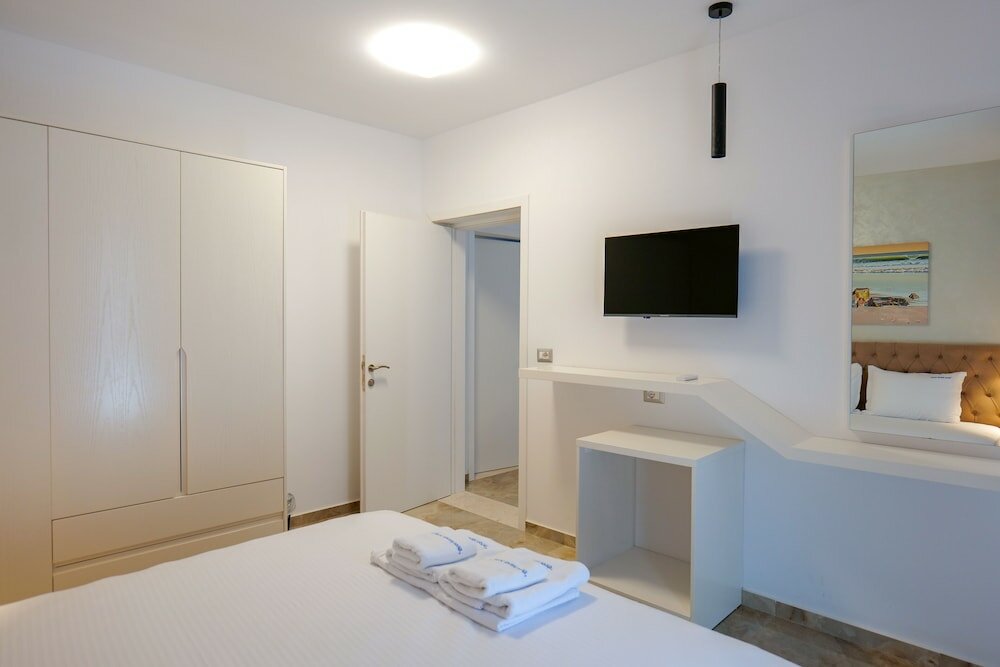 Фото 3 Island Hotel