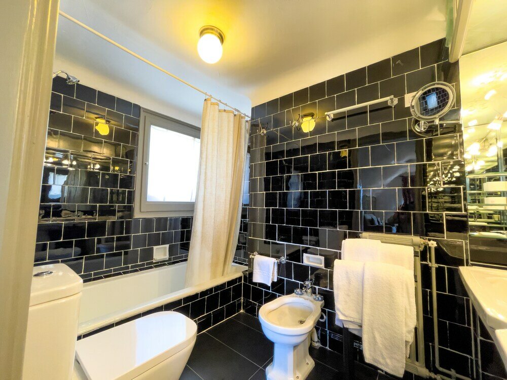 Фото Angelats Hotel