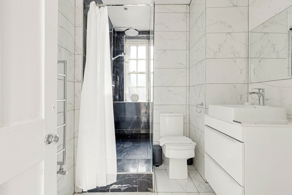 Фото The Bow Road Collection