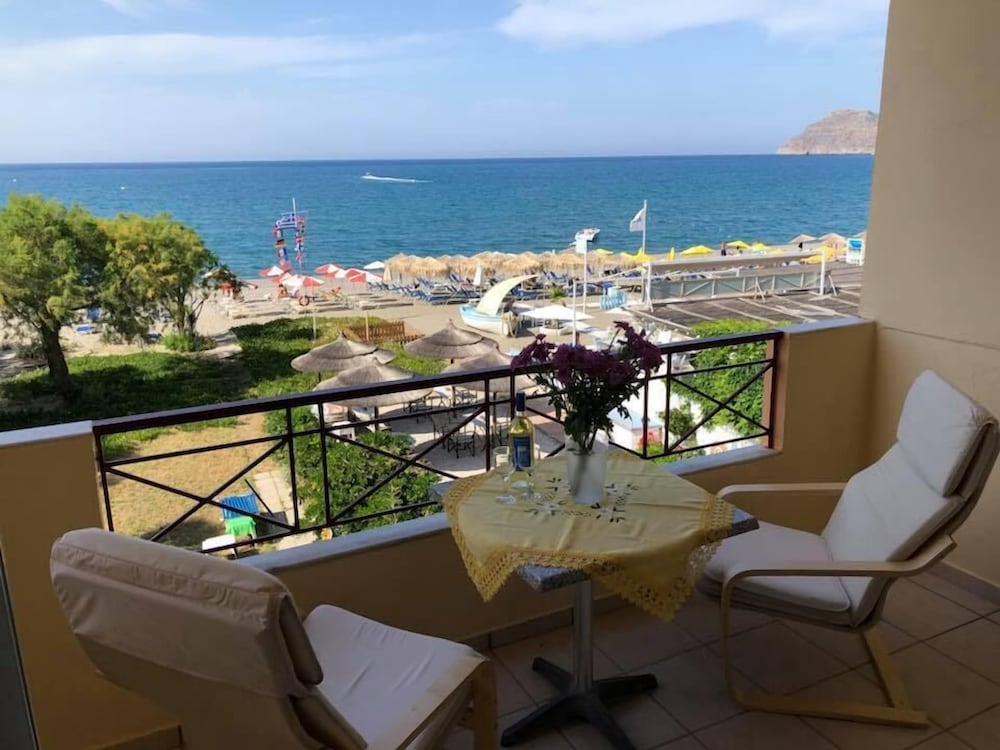 Фото Leonidas Rooms