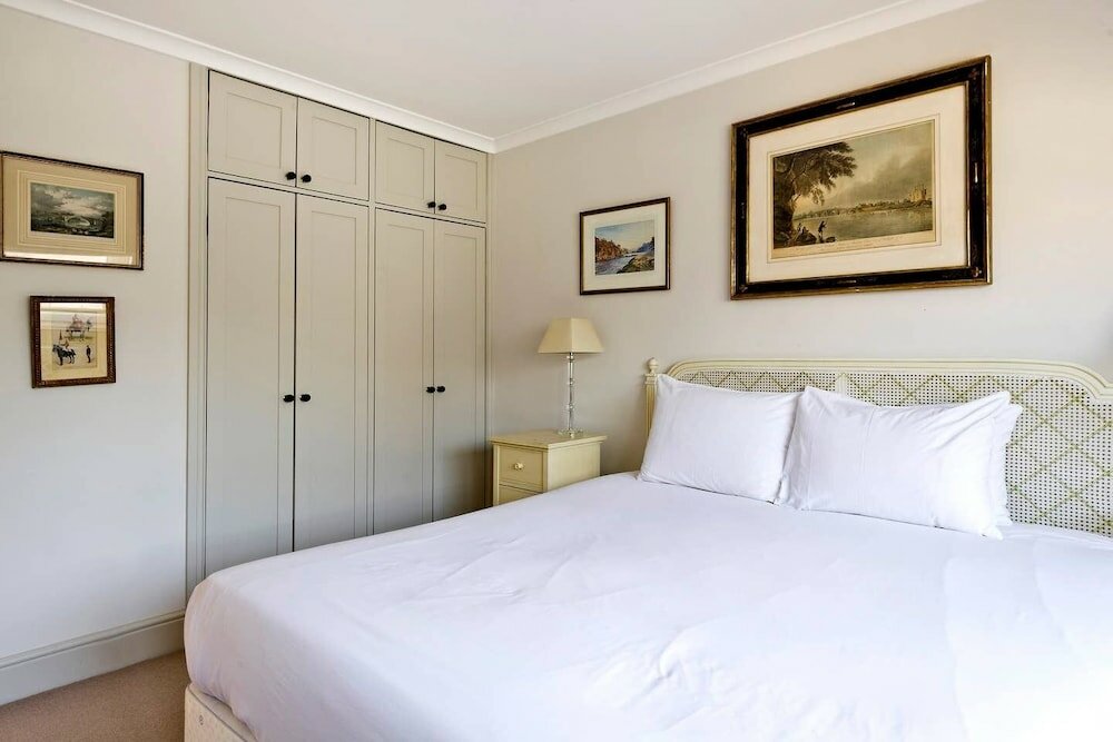 Фото Bright 2-bed Apartment in Fashionable Chelsea