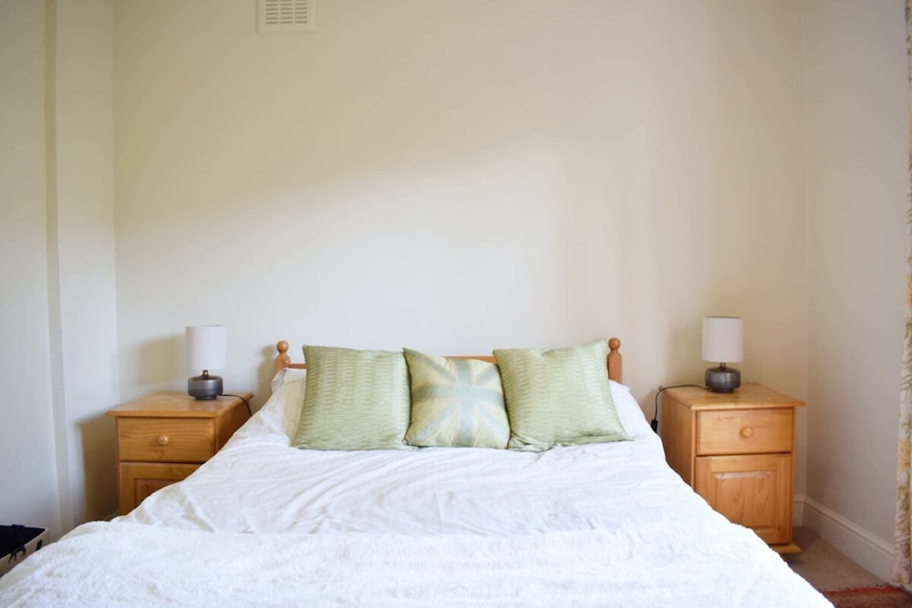 Фото Charming 2 Bedroom Home 3 Near Arsenal Station