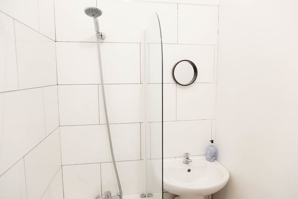 Фото Spacious Two Bed in Hackney