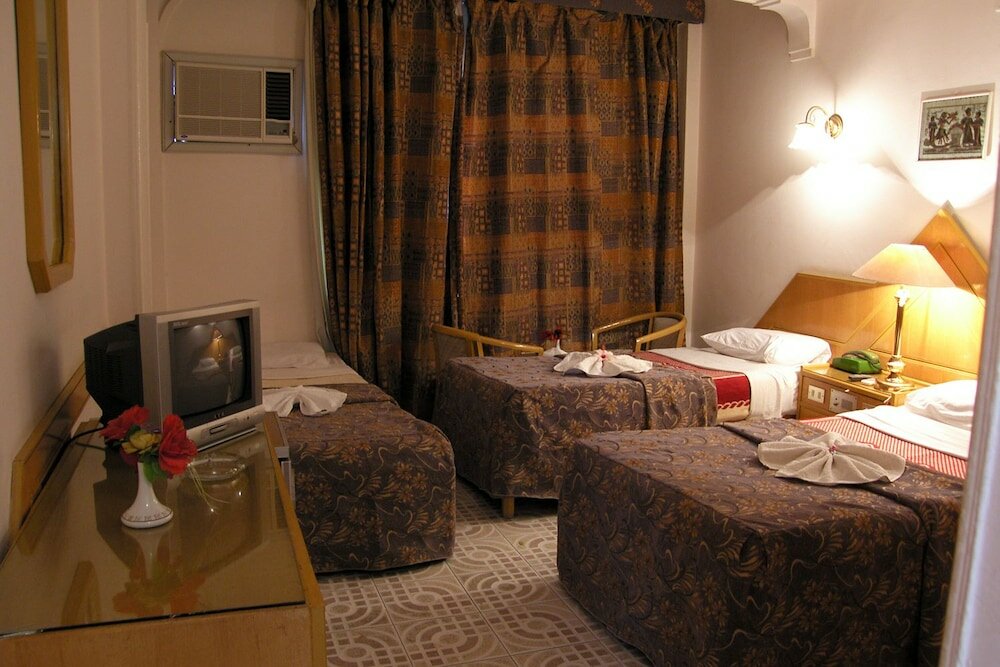 Фото Karnak Hotel