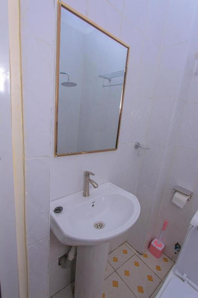 Фото Mbale Emperor's Motel