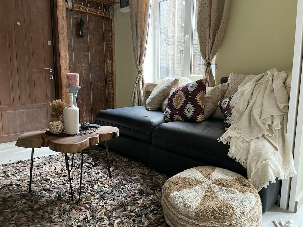 Фото Изысканные апартаменты с 1 спальней и садом в центре города