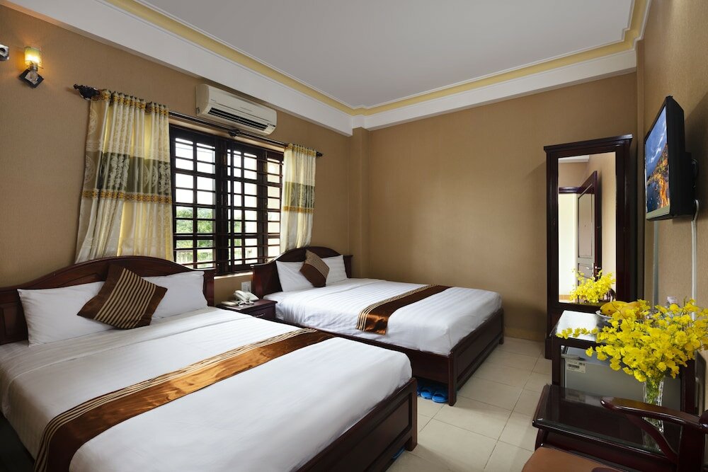 Фото Holiday Hotel