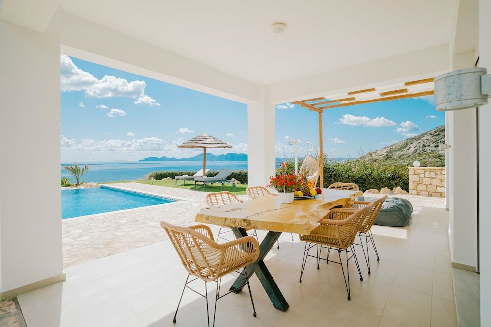 Фото The Three Graces