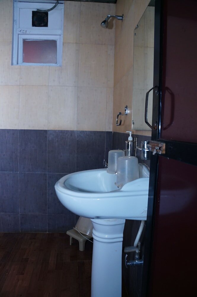 Фото Hotel Godai Girikunj