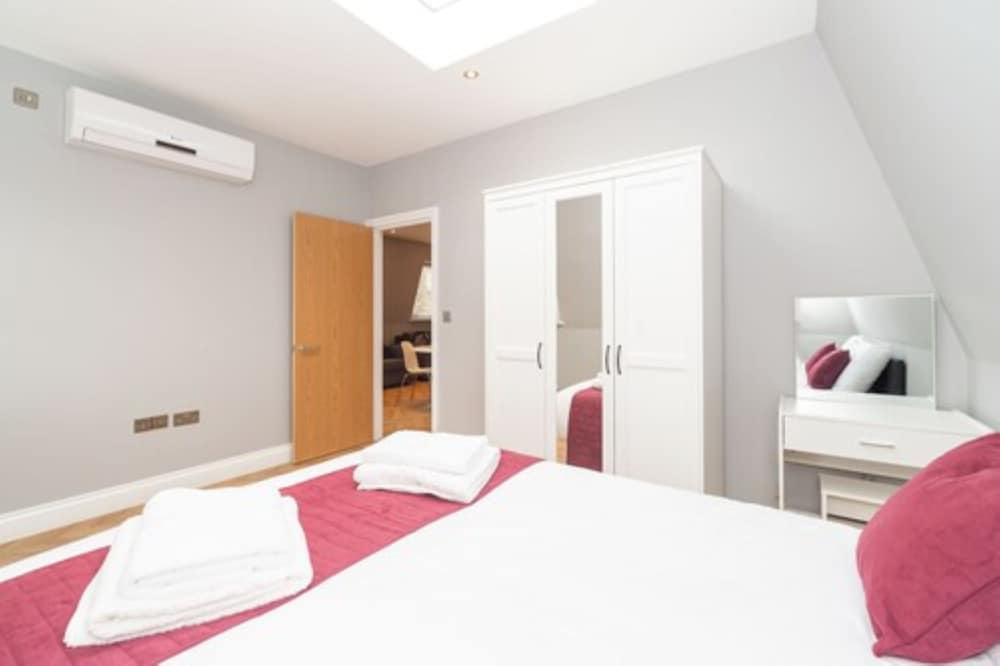 Фото Pml Apartments Southwick Street