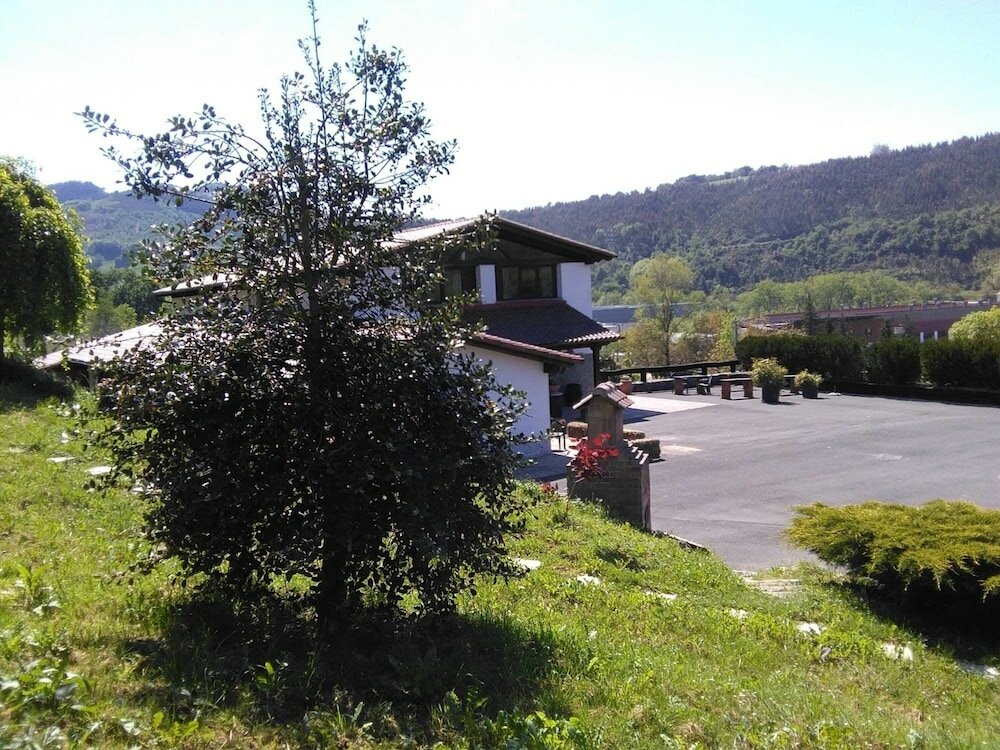 Фото Casa Rural y Apartamentos Haizeaberri