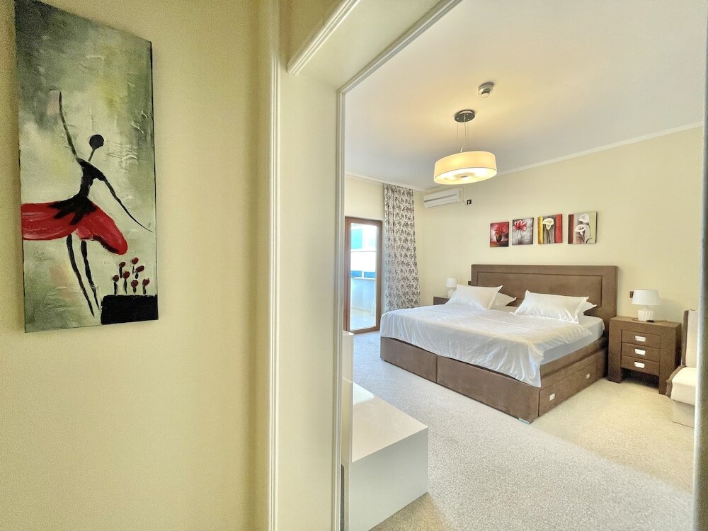 Фото Hotel Opera Jaz