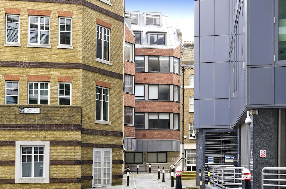 Фото Red Lion Court by City2Stay