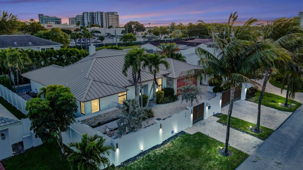 Фото Lynora's Luxe Estate Modern Design