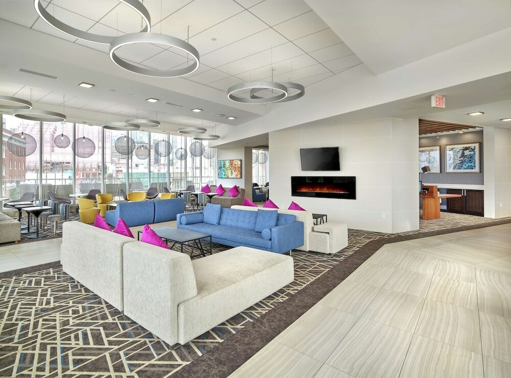 Фото DoubleTree by Hilton Edmonton Downtown