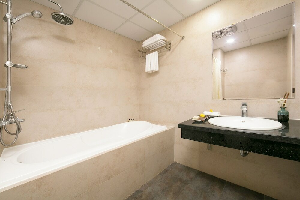 Фото Poonsa Duy Tan Hotel & Serviced Apartment