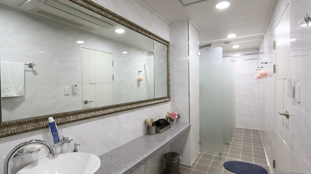 Фото Blueboat Hostel Myeongdong