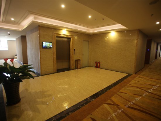 Фото Helong Hotel