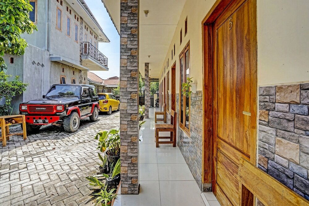 Фото Spot On 91824 Rumah Kaloka Syariah