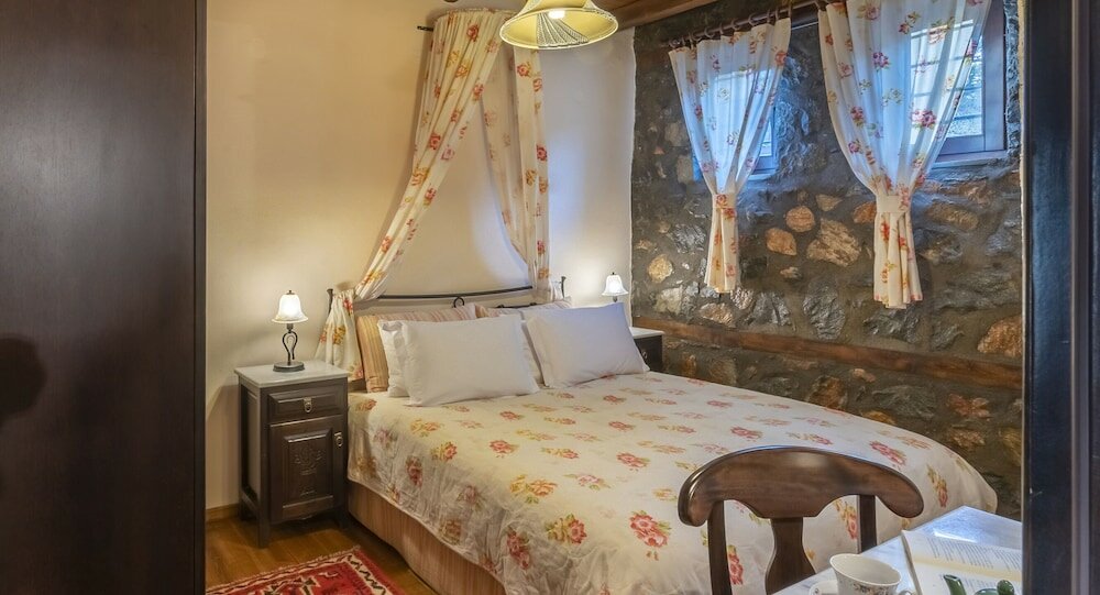 Фото Rouga Mountain Boutique Suites & SPA