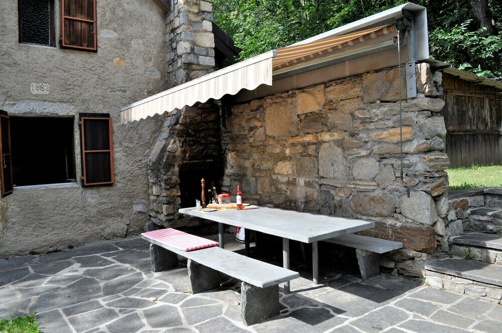 Фото Typical, Romantic Tessiner Cottage