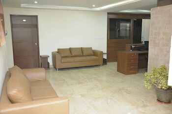 Фото The Sanctum Suites