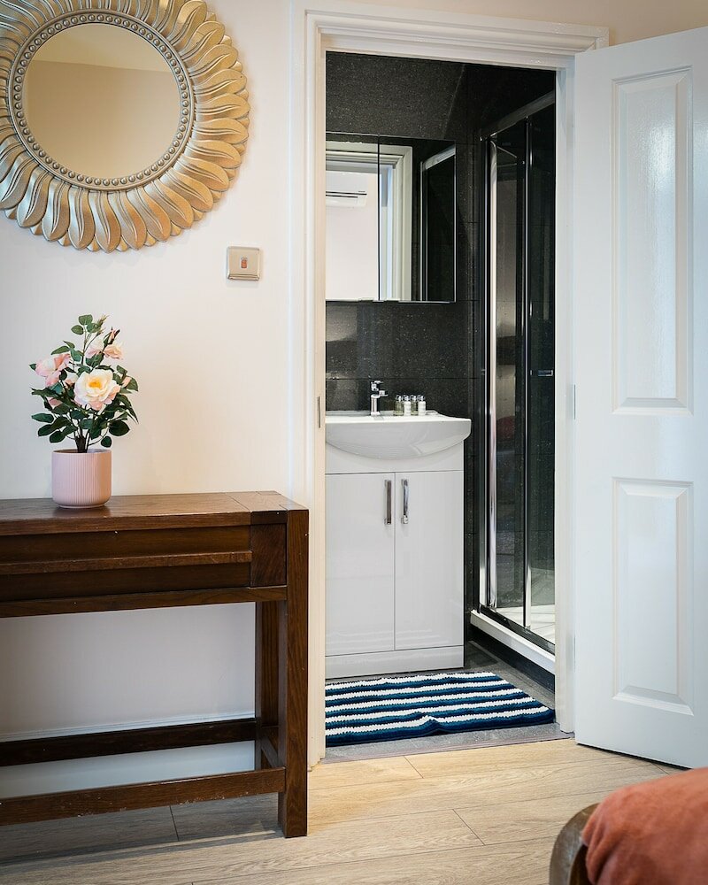 Фото Cromwell Road Apartments