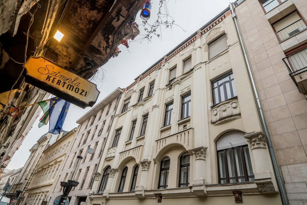 Фото отеля 1