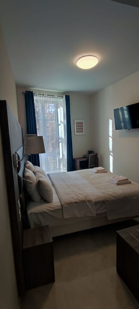 Фото Square Hôtel - Nimes