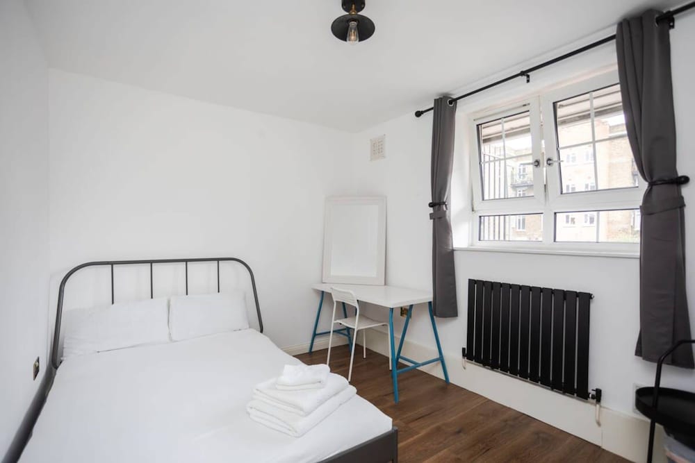 Фото Spacious 4 Bedroom Apartment in Bethnal Green