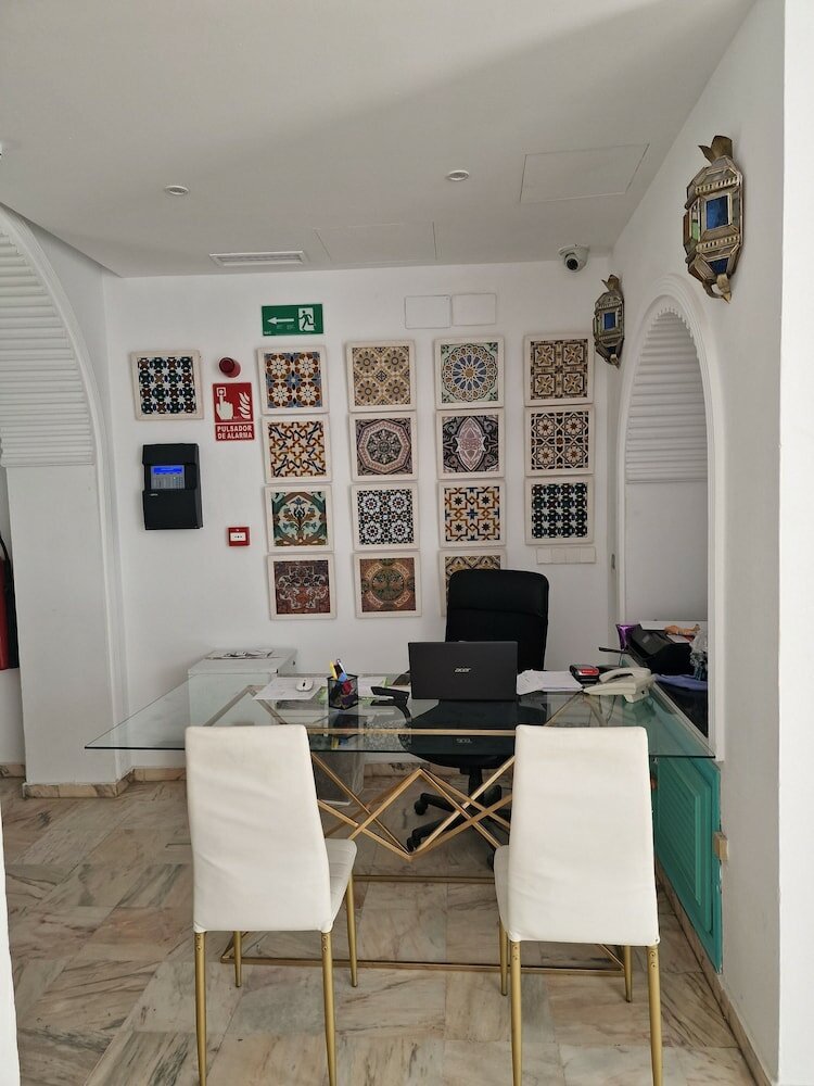 Фото Hotel y Apartamentos Doña Lola