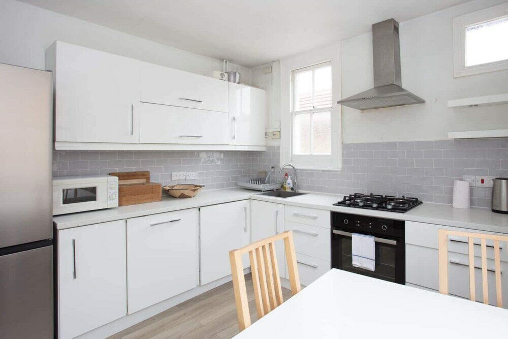 Фото Bright and Airy 3 Bedroom Maisonette in South London