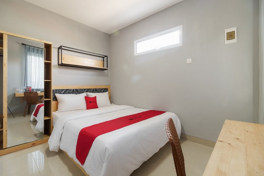 Фото RedDoorz near Plaza Atrium Senen