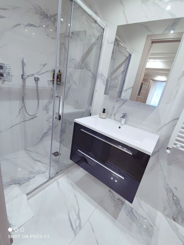 Фото 2Br&Living Center City Chisinau