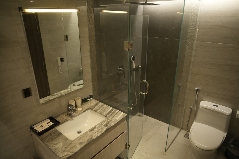 Фото Отель Lakeshore Heights