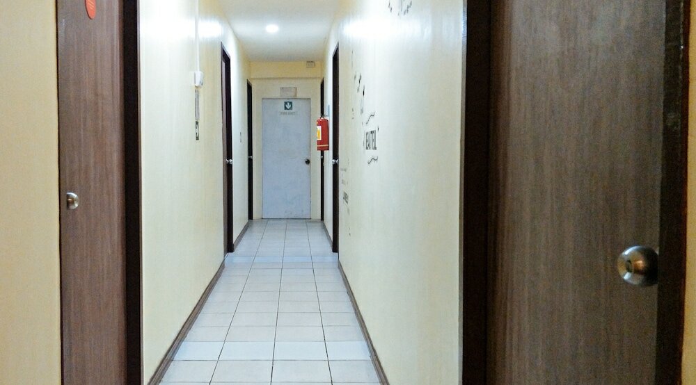 Фото RedDoorz near Baclay Drive Super Metro