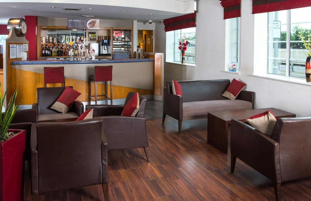 Фото Holiday Inn Express London Chingford