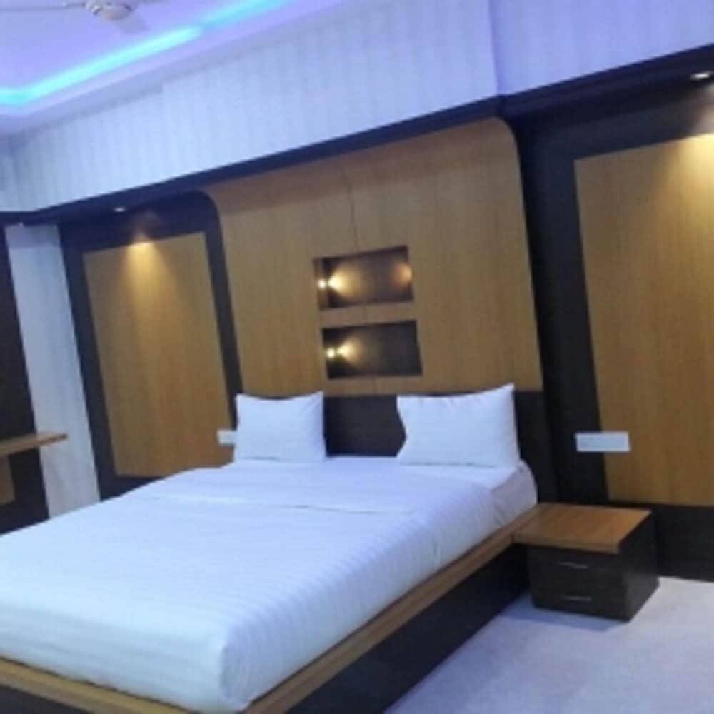 Фото Iroomz Hotel Sr Grand