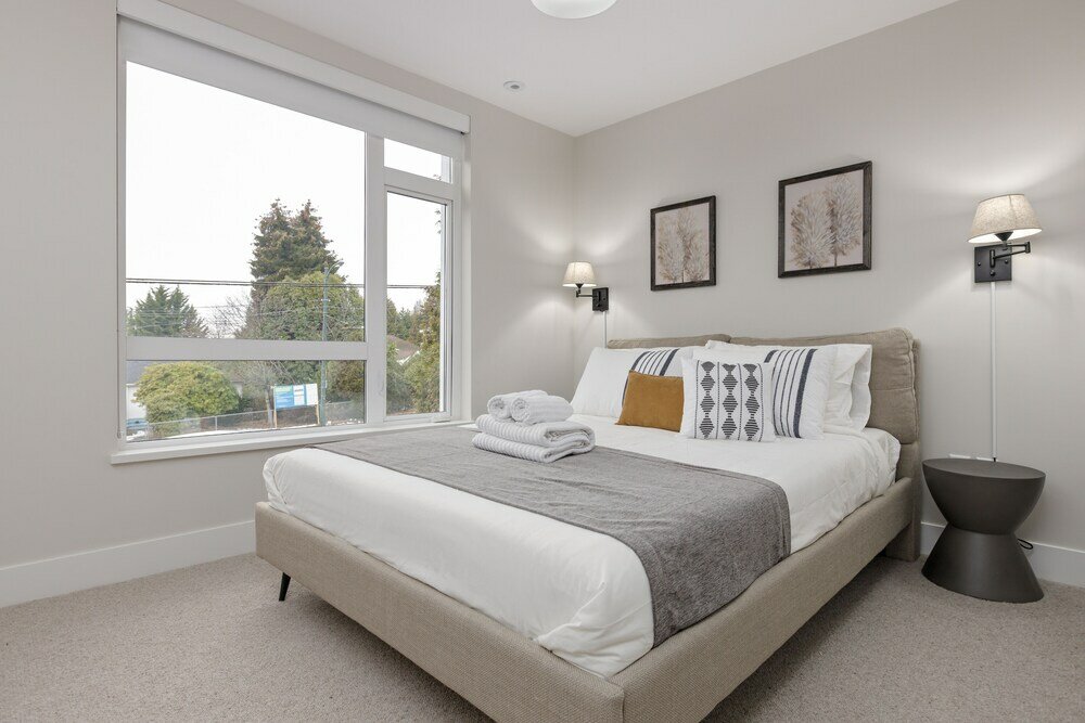 Фото 7476 Granville St