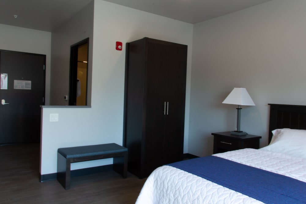 Фото Watershed Hotel