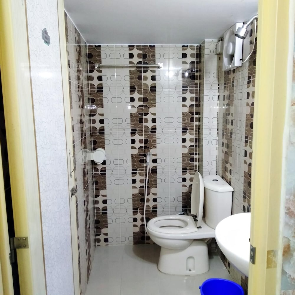 Фото Hotel Charu