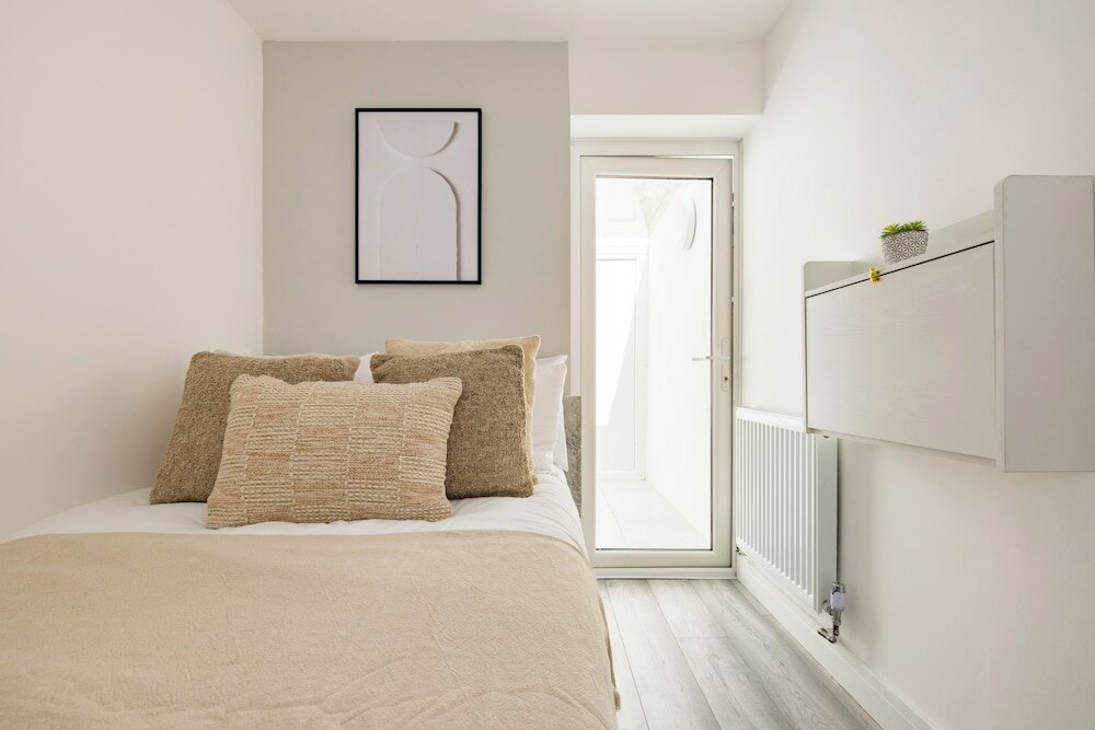 Фото The New Cross Collection