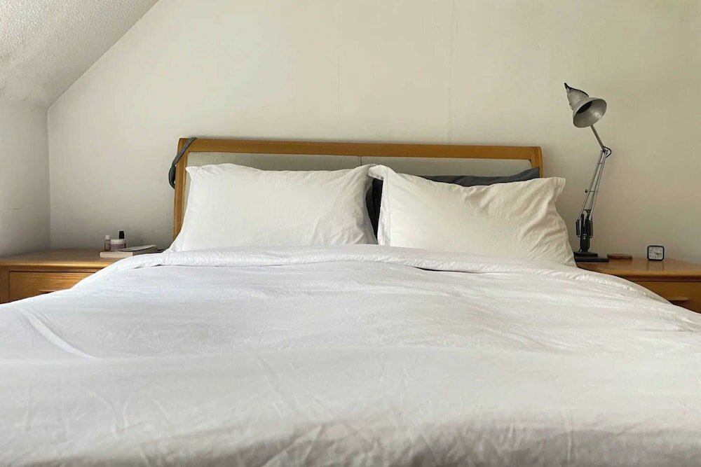 Фото Chic 2bd Home w Private Garden - New Cross!