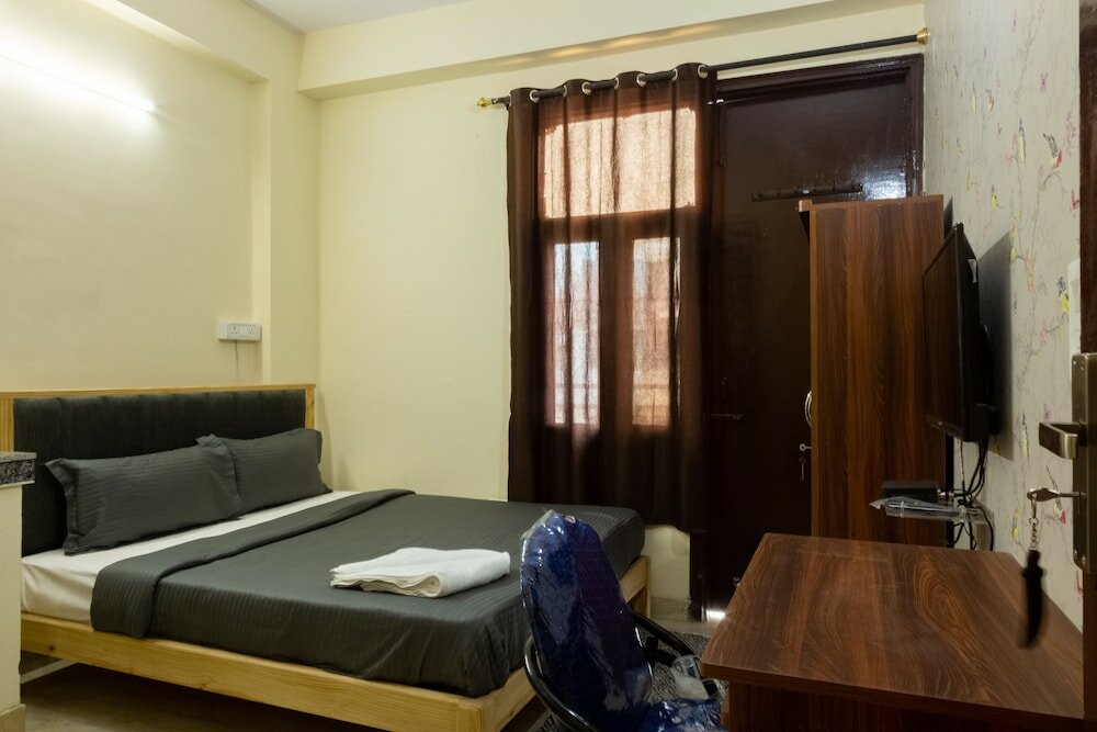 Фото Eat Sleep Wander Studio Apartments