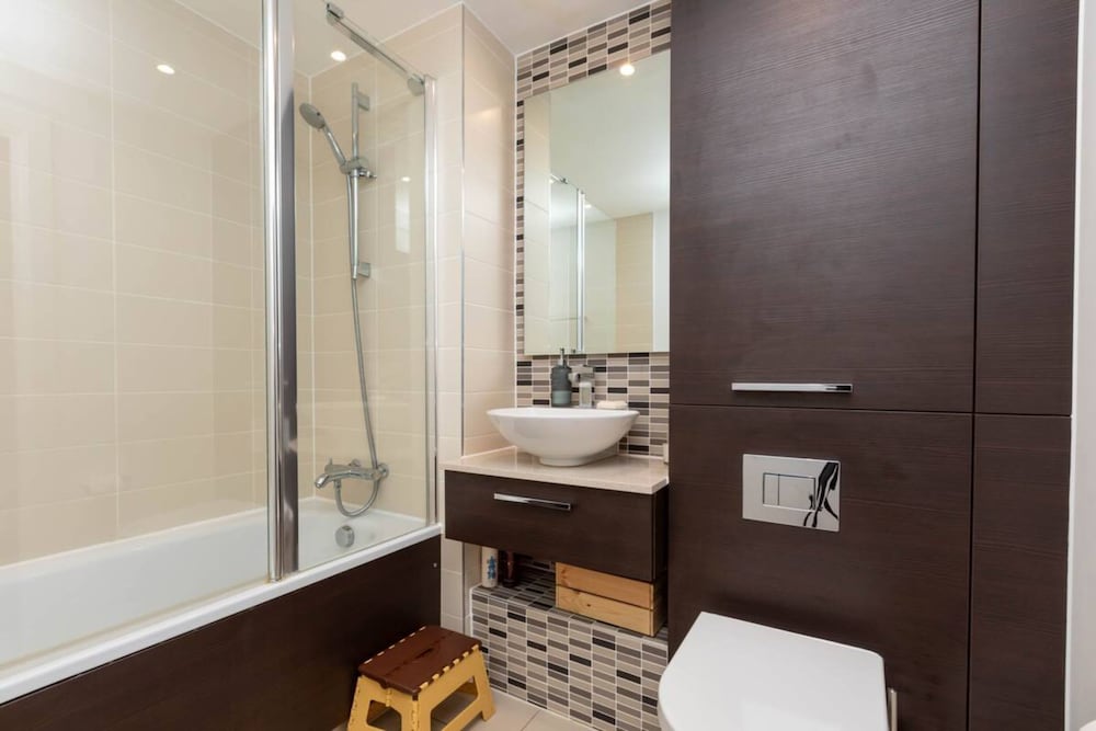 Фото Spacious 2 Bedroom Flat With City Views in Bermondsey