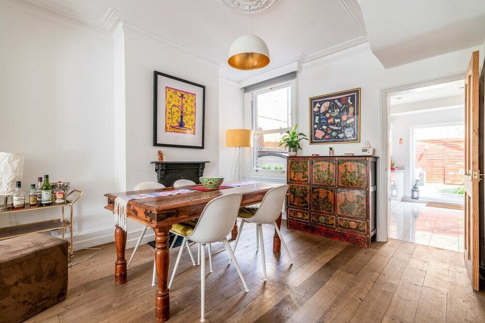 Фото Ealing's Cozy Garden Retreat