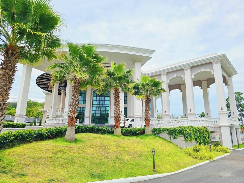 Фото Grand Lord Hotel& Residence