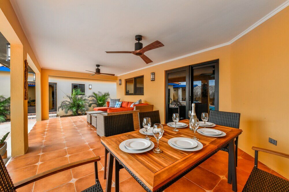 Фото Newly Renovated! Polynesian Themed in Noord!